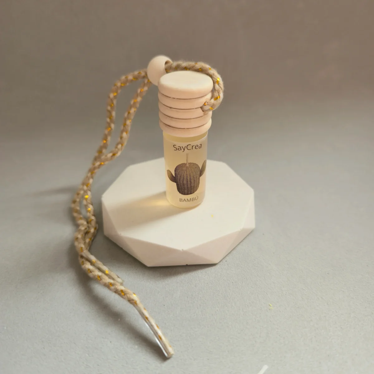 Los aromas de tus velas preferidas como ambientador para tu coche.