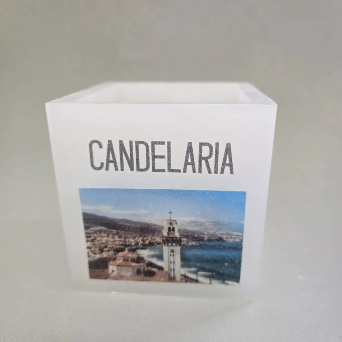 Disfruta del ambiente creado por este Fanal o Farolillo personalizado con tu foto favorita.