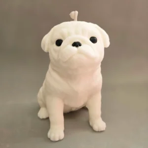 Vela decorativa en forma de perro adorable raza Pug en cera de girasol.