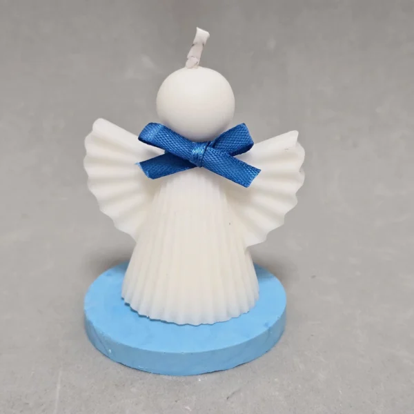 Vela de girasol en forma de Ángel con platito redondo de resina ecológica incluid0. Detalle ideal para eventos como comunión o bautizo.